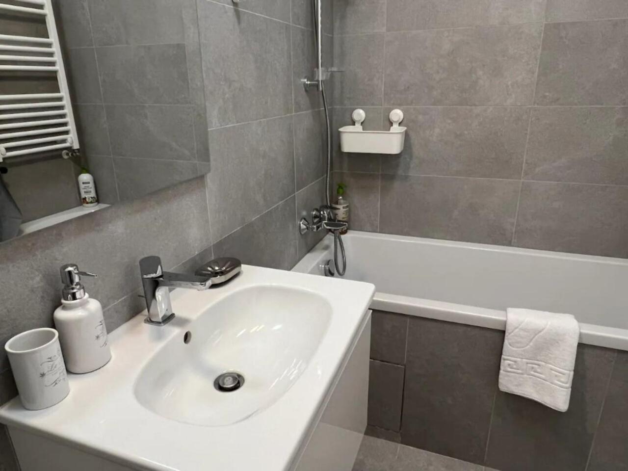 High-Rise Luxury Apartment With Free Parking Bucureşti Exterior foto